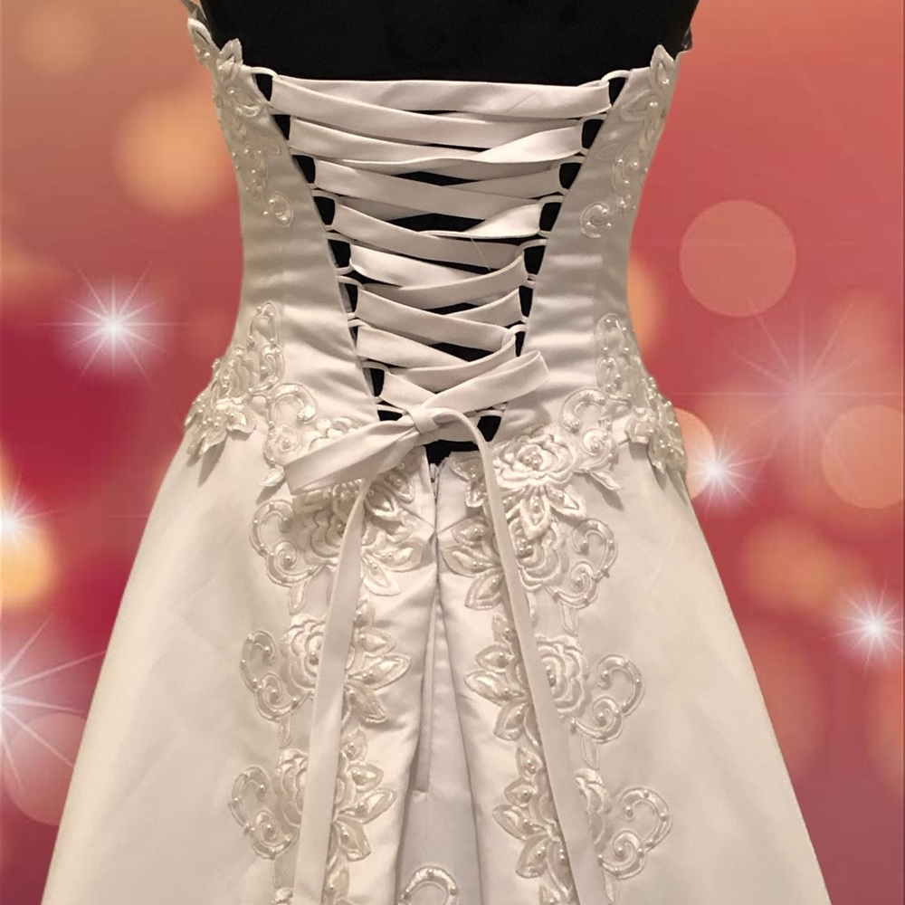 Never been worn wedding dress - size 2